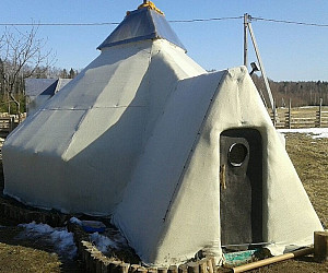 Клиент обшил юрту геотекстилем плотностью 250 грамм м2 вид с переди